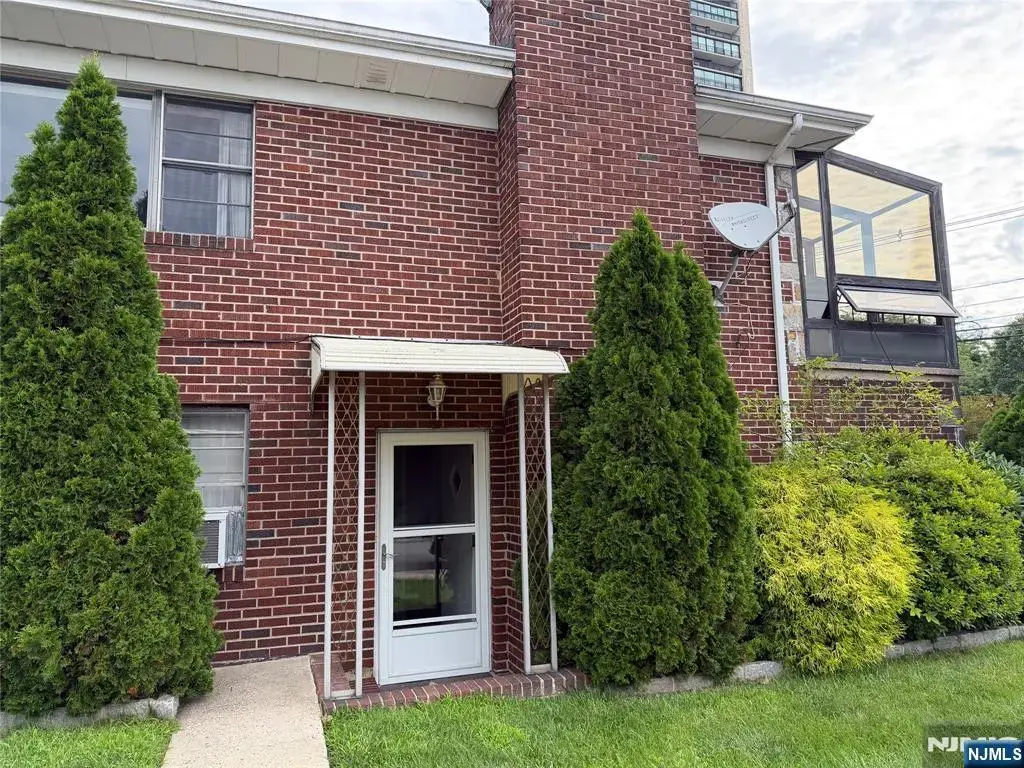 1441 Palisade, Fort Lee
