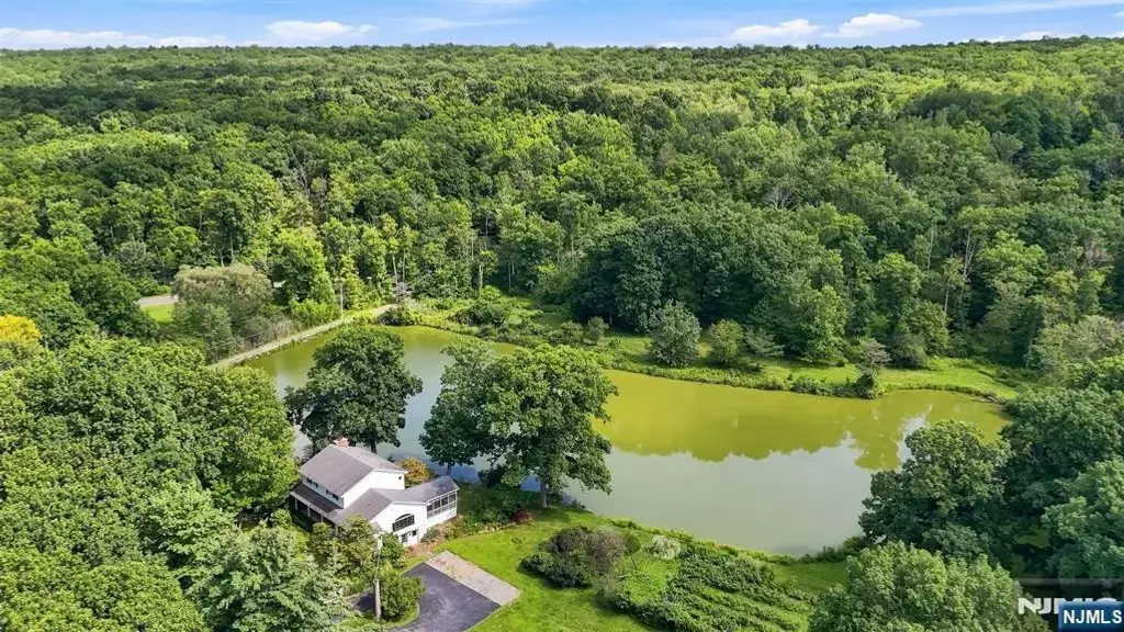 131 Deckertown Turnpike, Montague
