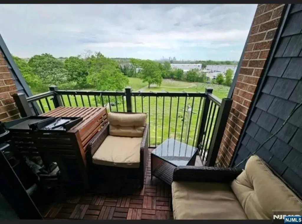 700 Schuyler G33, Kearny