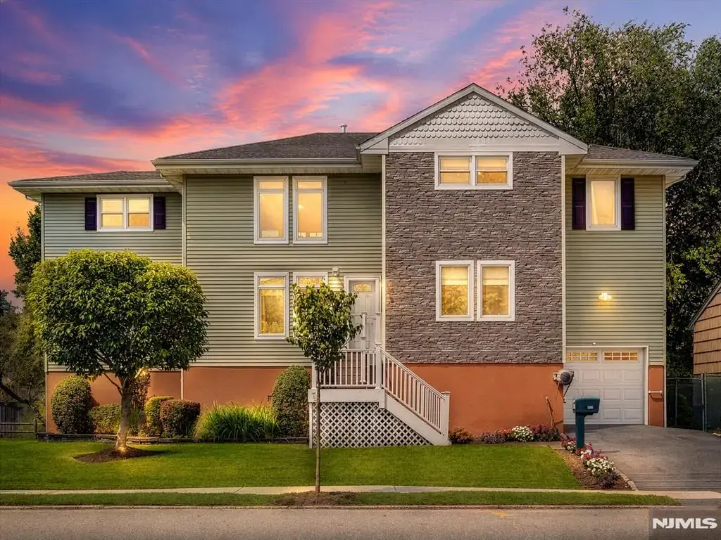 376 Riverside Avenue, Rutherford