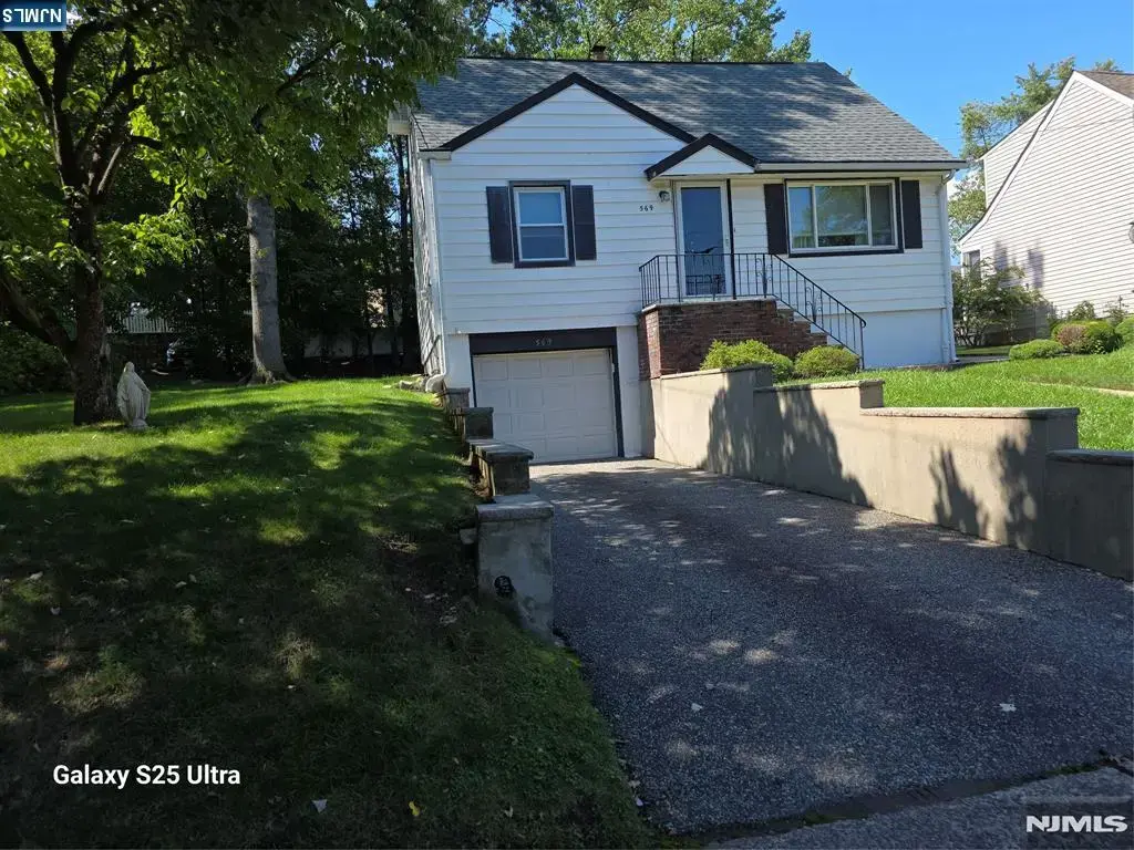 569 Center Avenue, River Edge