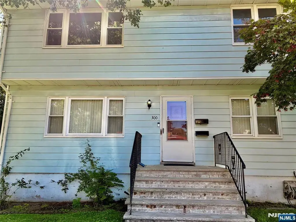85 Wood, Dumont