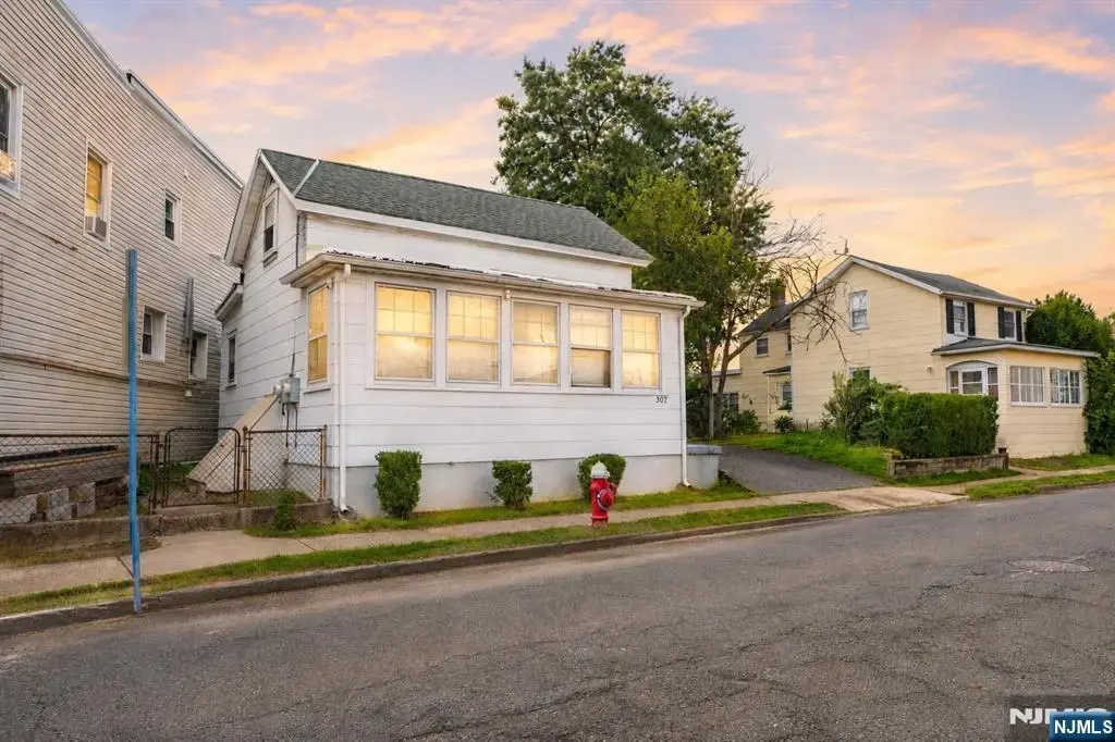 307 Washington Avenue, Hackensack
