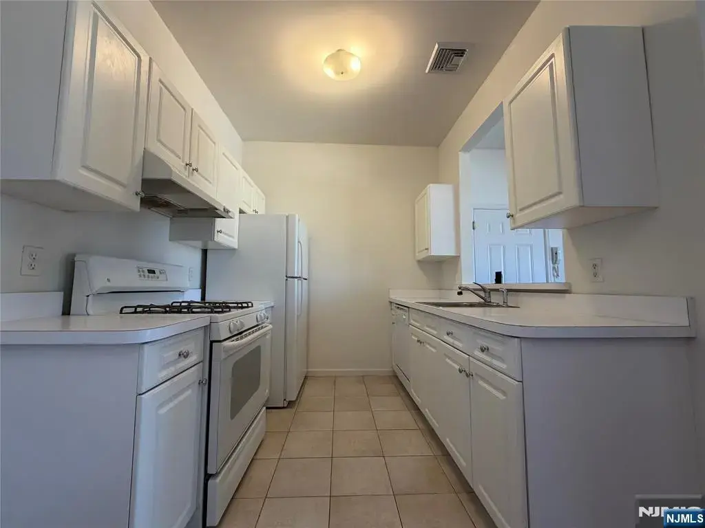 35 Prospect 9, Palisades Park