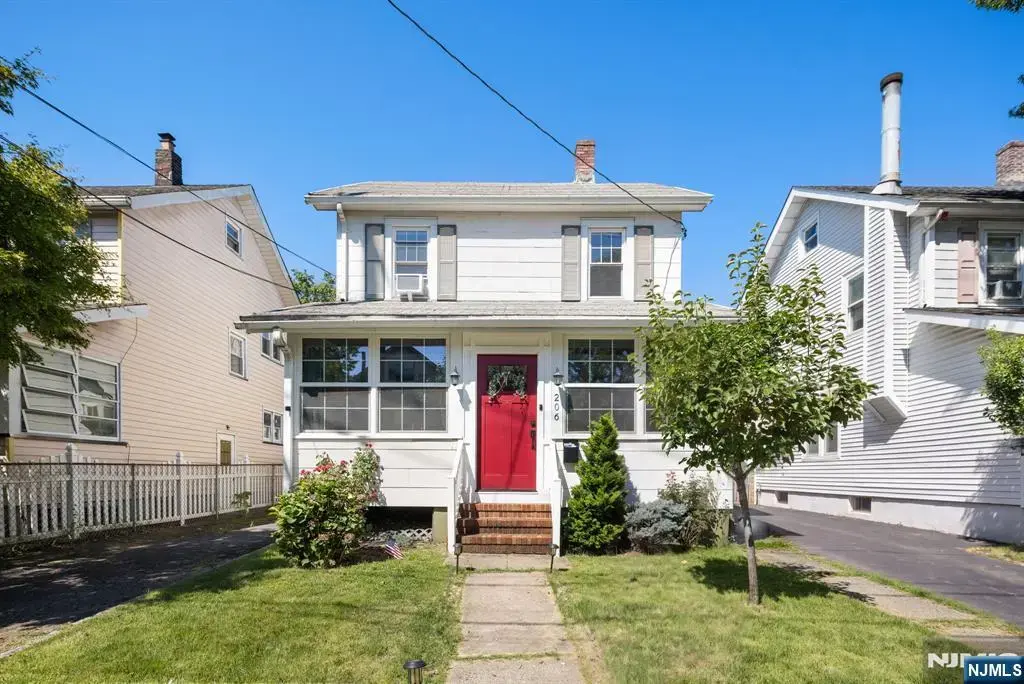 206 Spruce Street, Bloomfield
