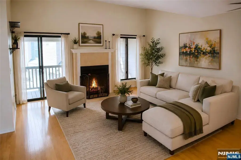 910 River Renaissance C10, East Rutherford