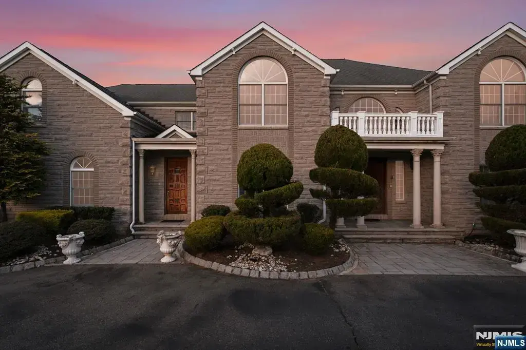3 Topaz Court, Marlboro