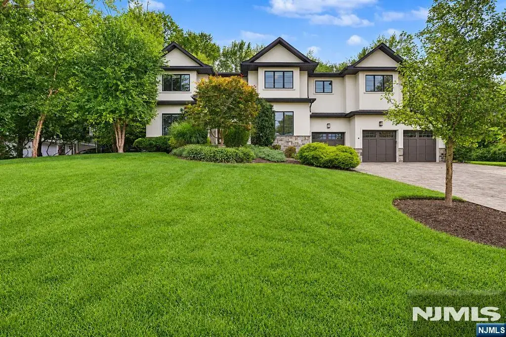 28 Leroy Street, Tenafly