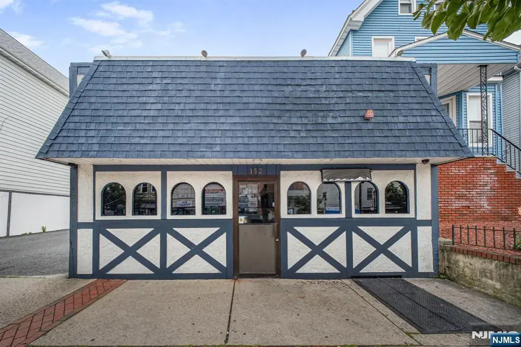 152 Kearny Avenue, Kearny