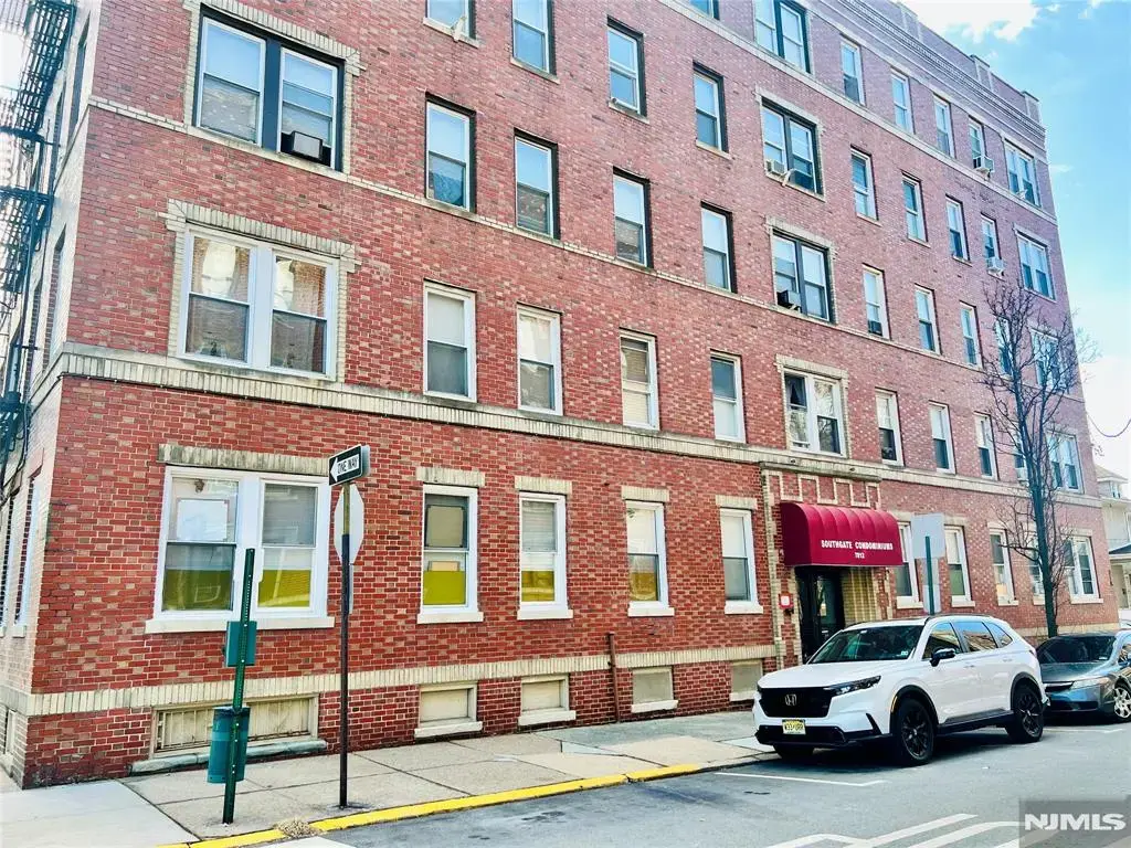 7812 Hudson C4, North Bergen