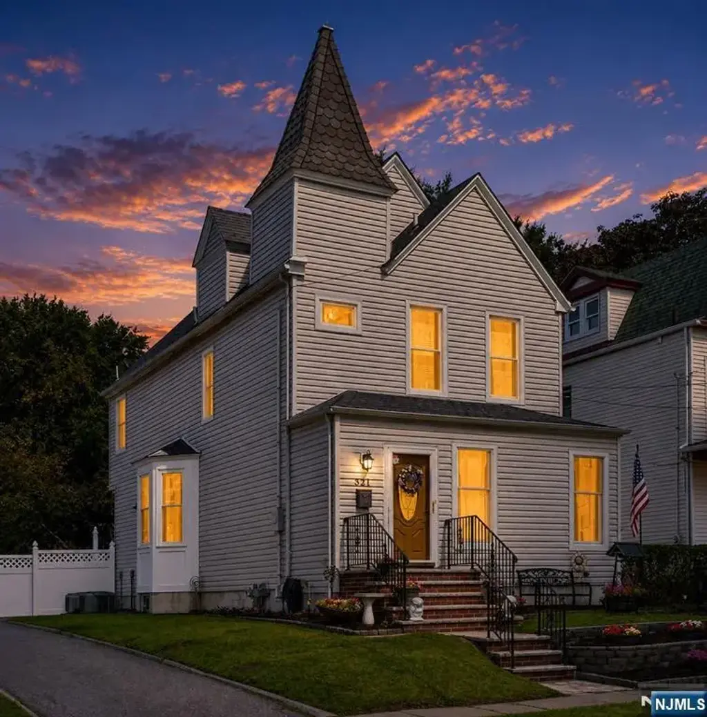 371 2nd Avenue, Lyndhurst
