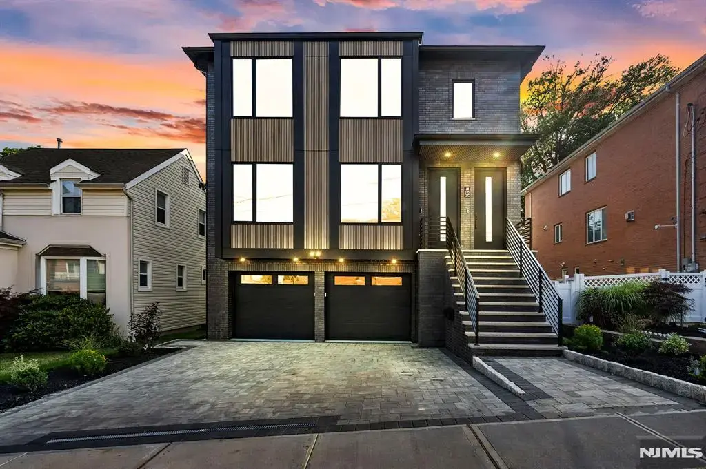 122 Edsall Avenue, Palisades Park