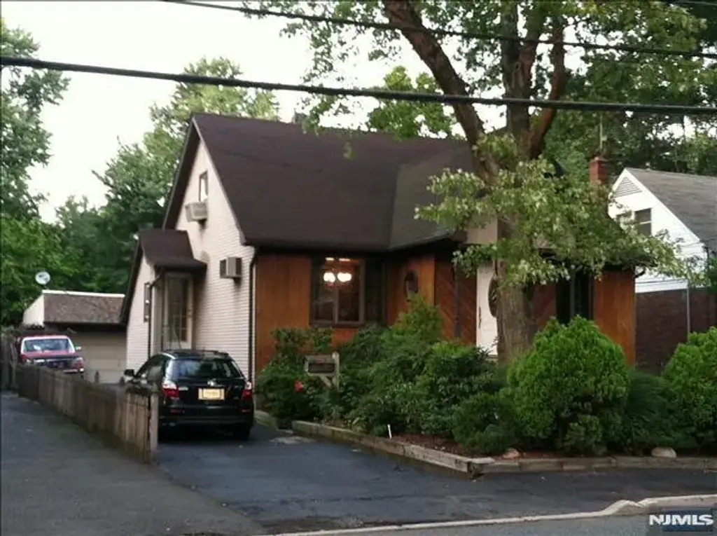 25 Farview Terrace, Paramus