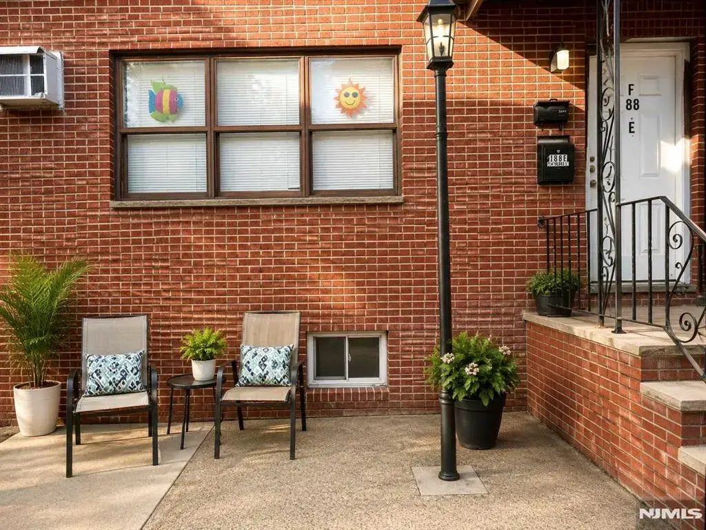 188 Terhune E, Lodi