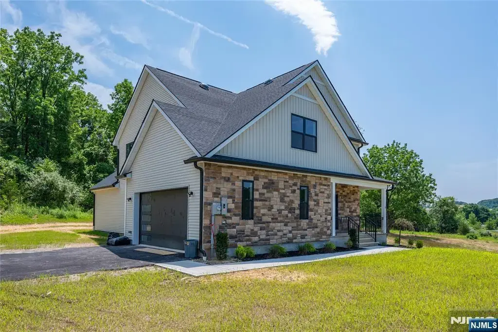 5 Emerald, Hardyston