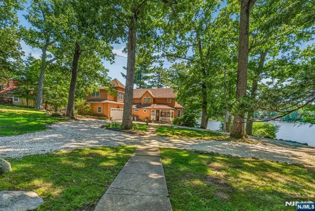 90 Ithanell Road, Hopatcong