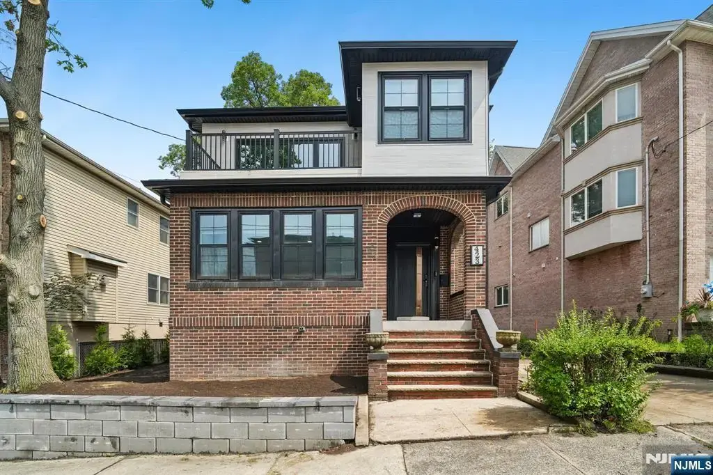 423 Aurora 1, Cliffside Park