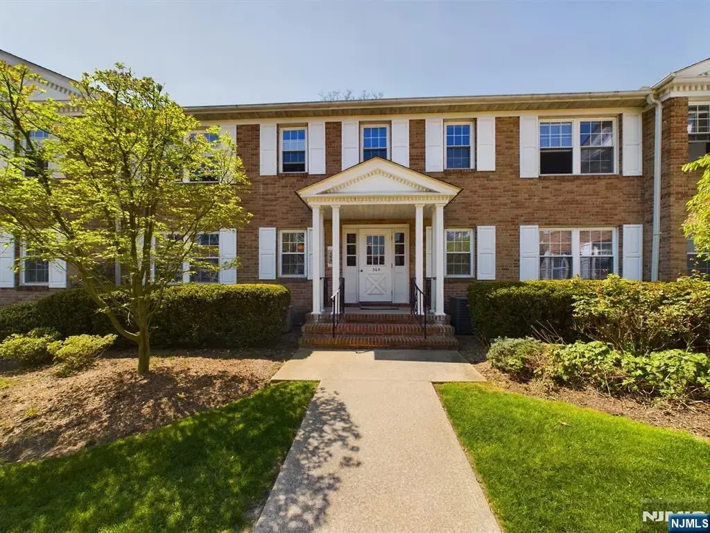 364 Ridgewood Avenue 5, Ridgewood