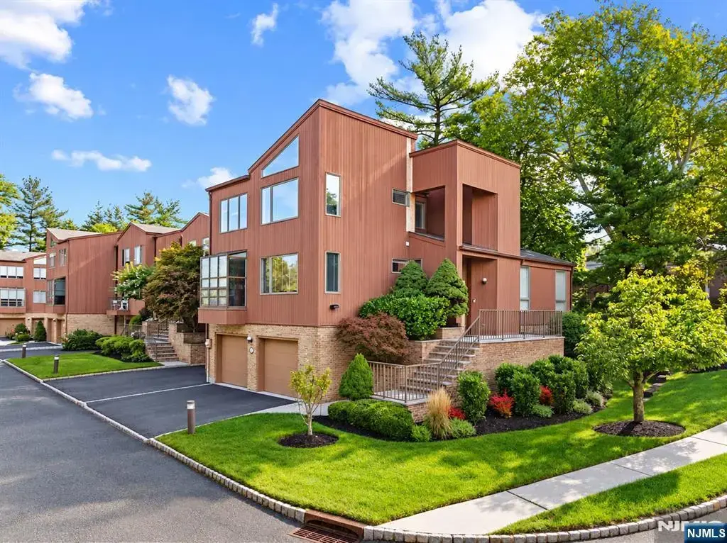 2 Sutton Place, Englewood