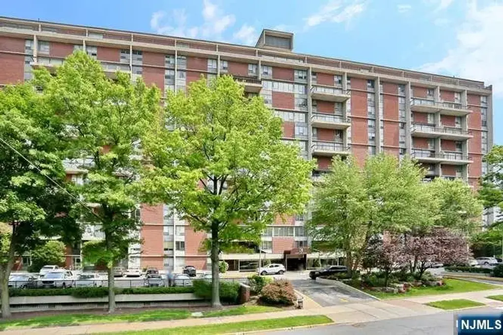 3 Horizon 1406, Fort Lee