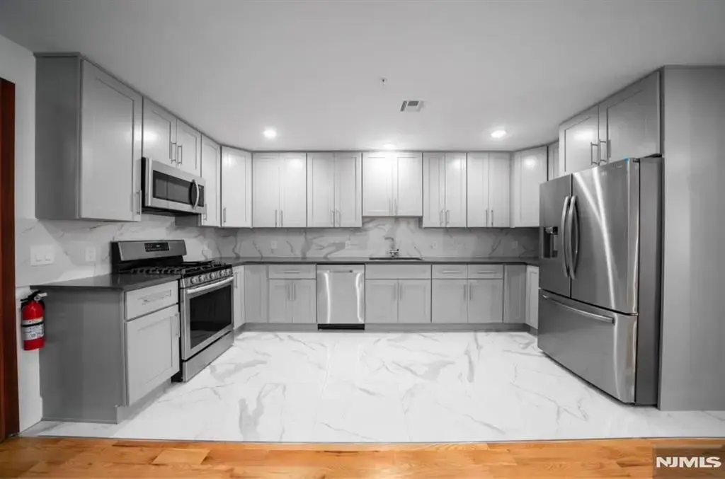 859 Main, Paterson