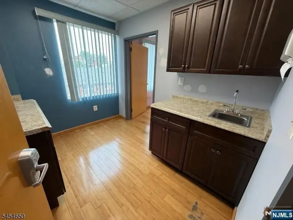 312 Belleville Turnpike 3c, North Arlington