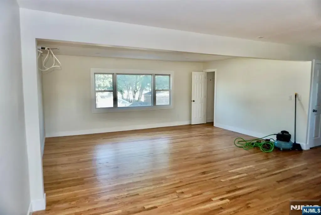 236-238 Stuyvesant 3, Lyndhurst