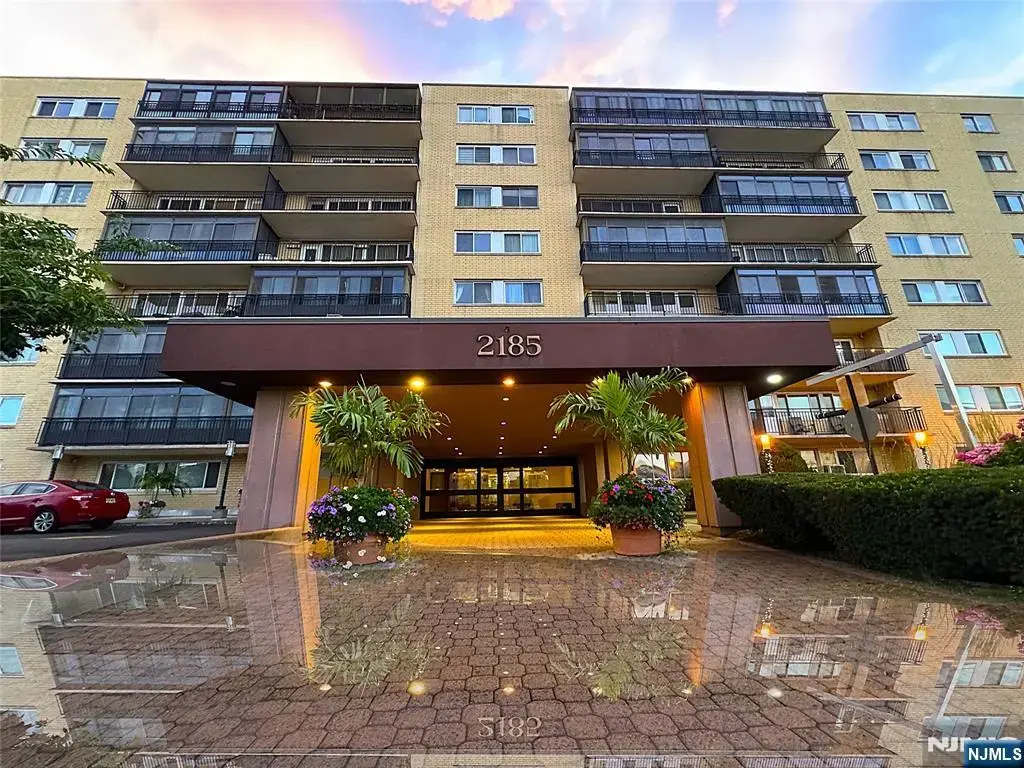 2185 Lemoine 8m, Fort Lee