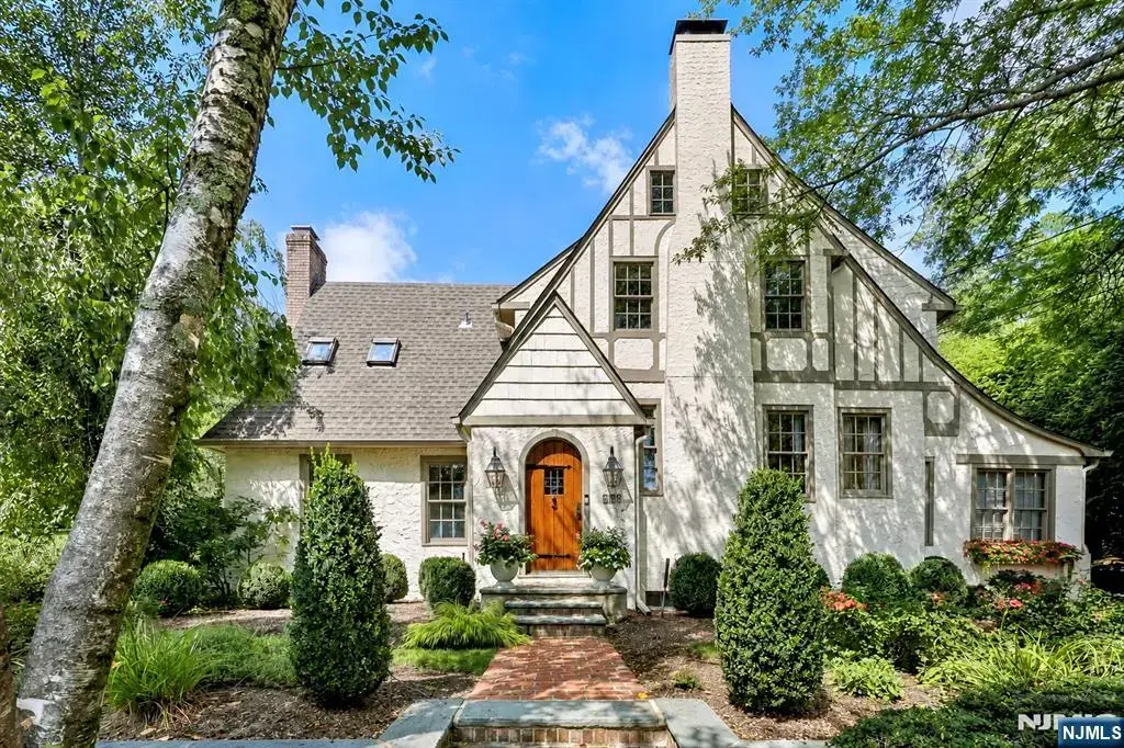 402 Mountain Avenue, Ridgewood