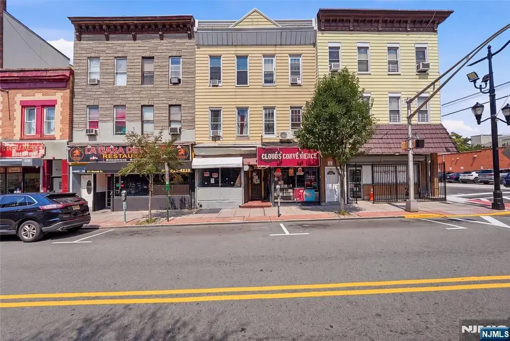 913 Summit Avenue, Union City