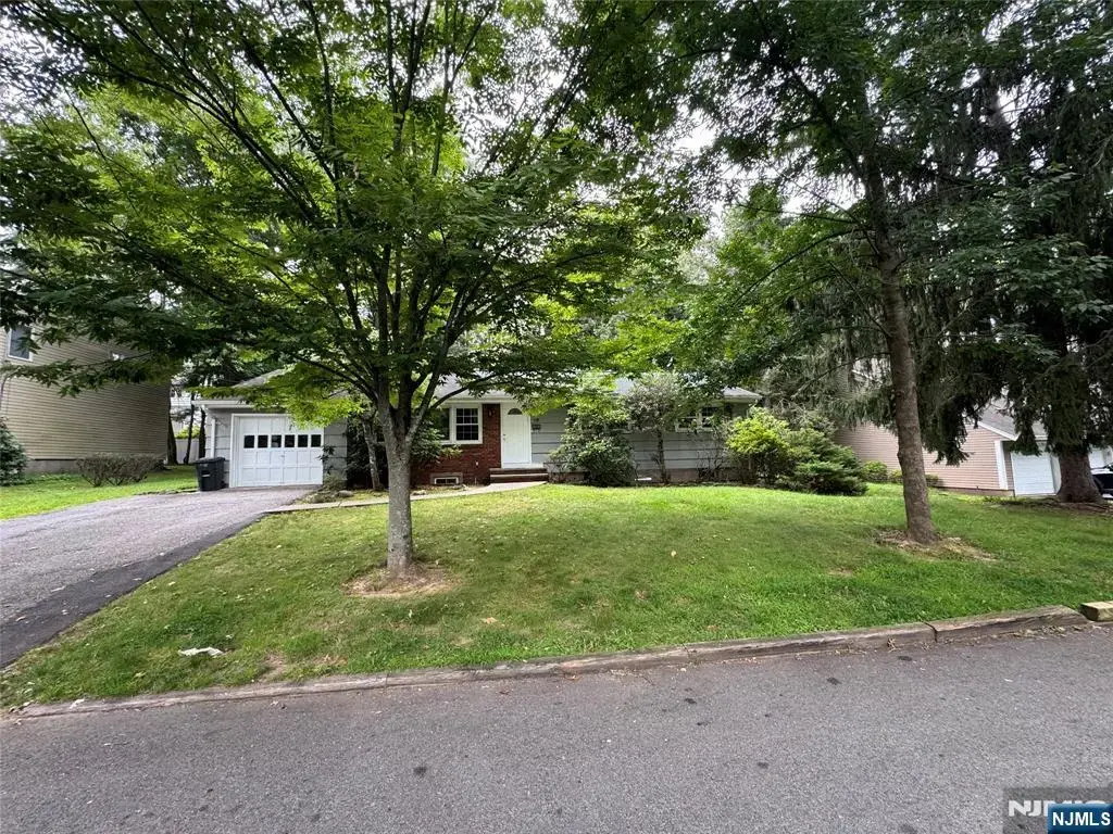 15 Woodland, Demarest