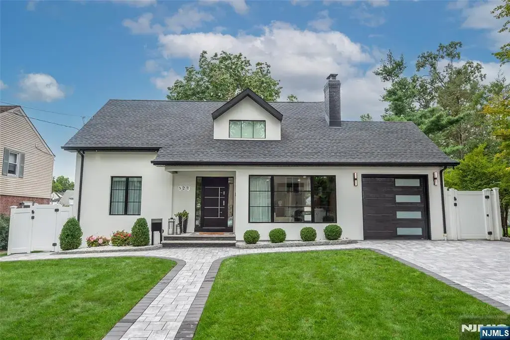 920 Phelps Road, Teaneck