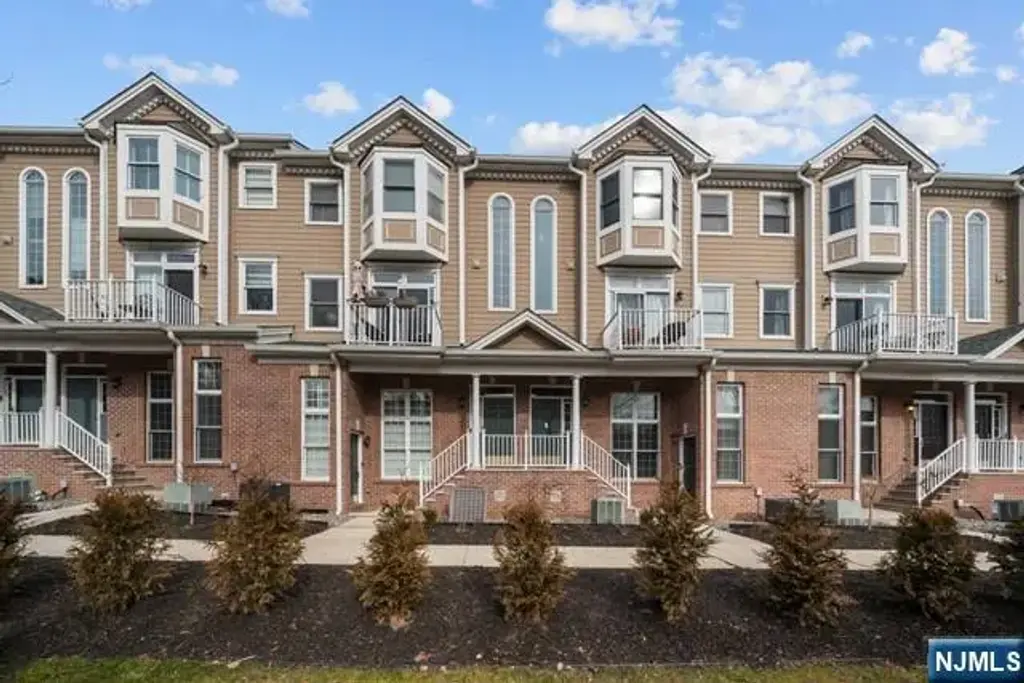 397 Kingston Court, West New York