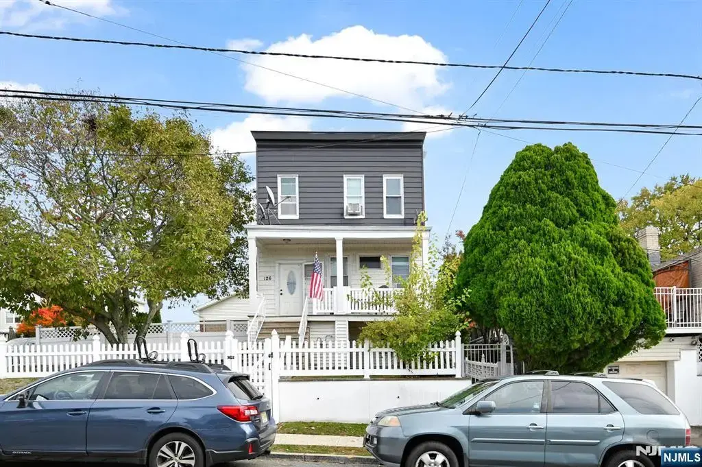 126 Macarthur, Garfield