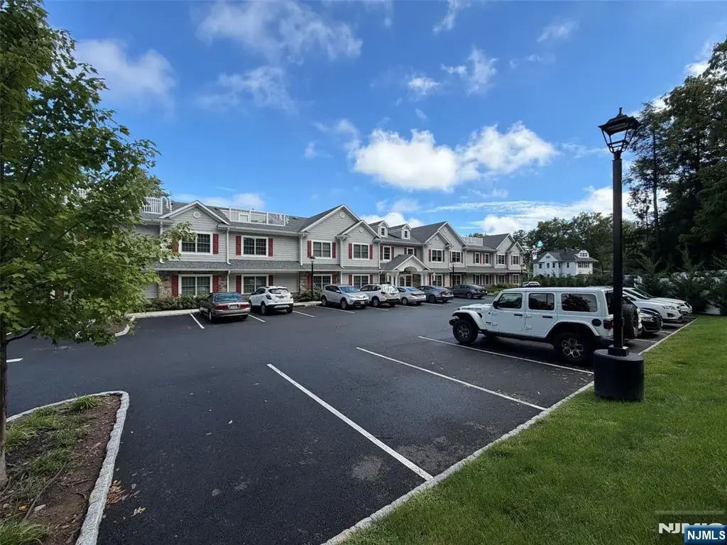 505 Kinderkamack 104, Oradell