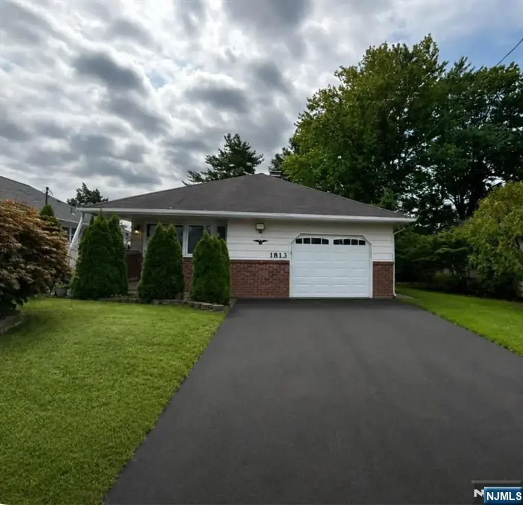 1813 Yorktowne Boulevard, Other Areas