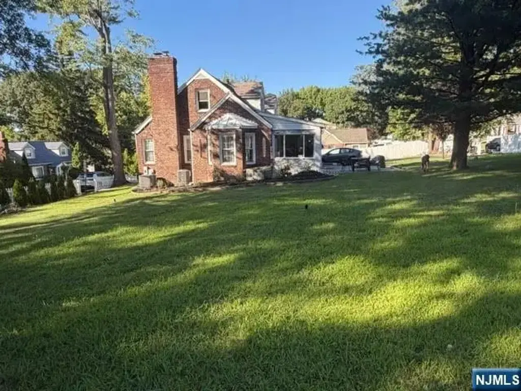201 Cumley Terrace, Leonia