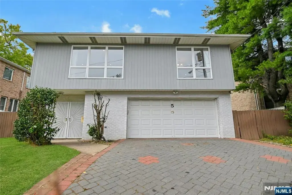 5 8th, Englewood Cliffs