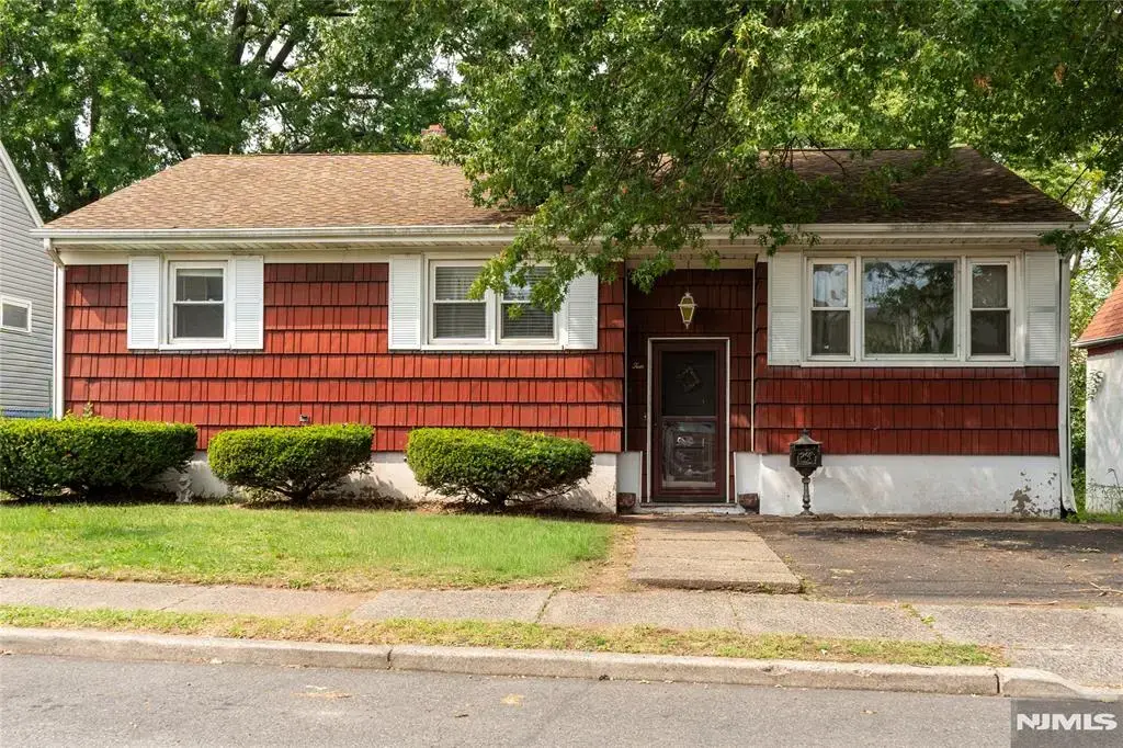 10 Moore Place, Nutley