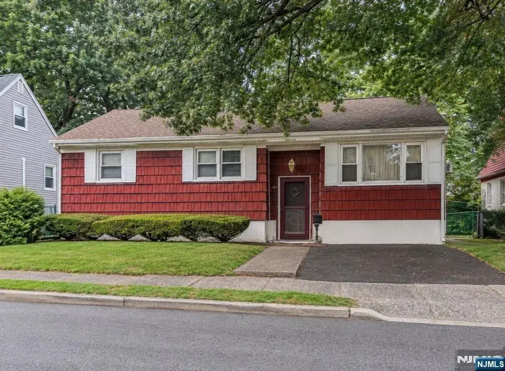10 Moore Place, Nutley
