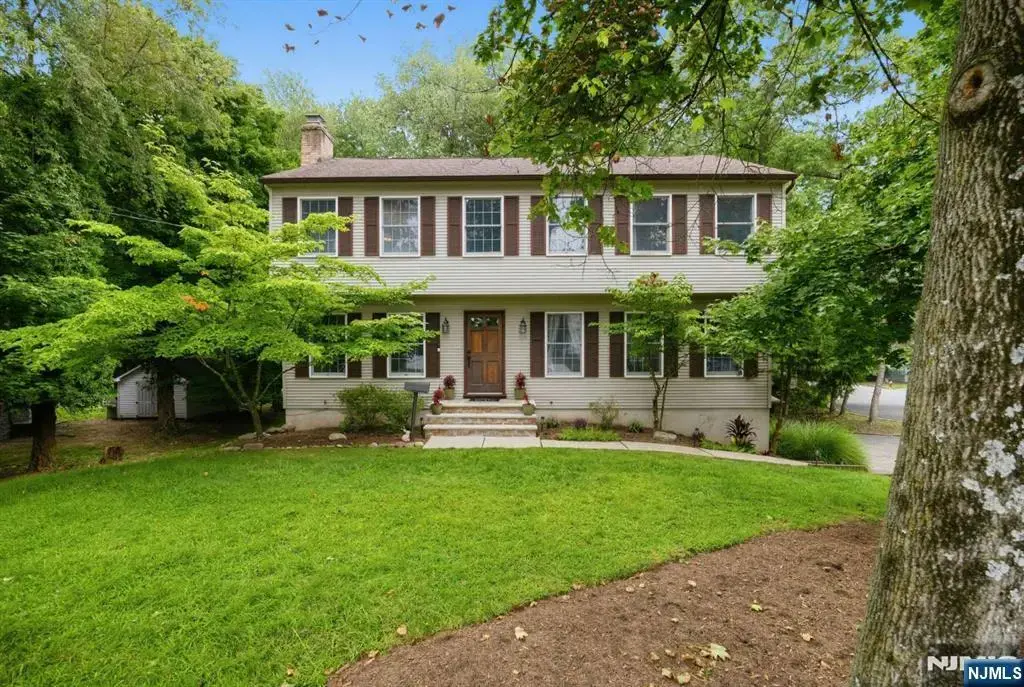 557 Westwood Avenue, River Vale