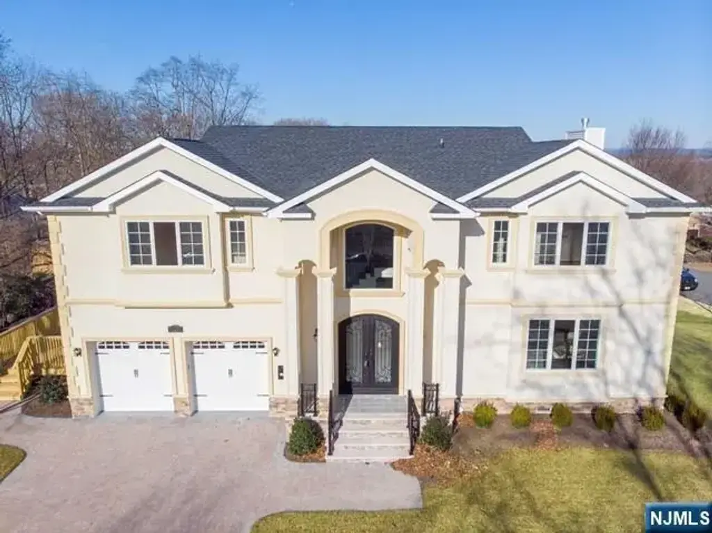 223 Hillcrest, Paramus