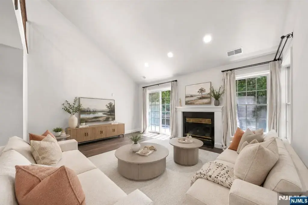 25 Woods Edge Road 25, Old Tappan