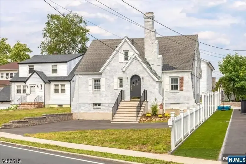 235 River, Elmwood Park