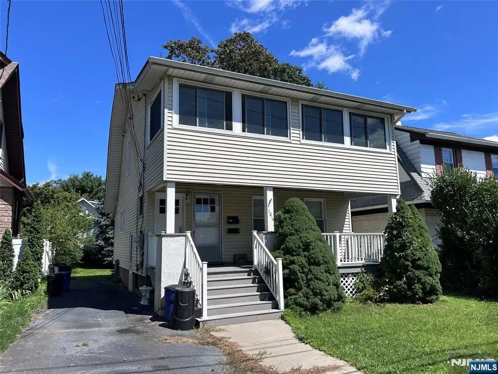 99 Post 2, Hawthorne
