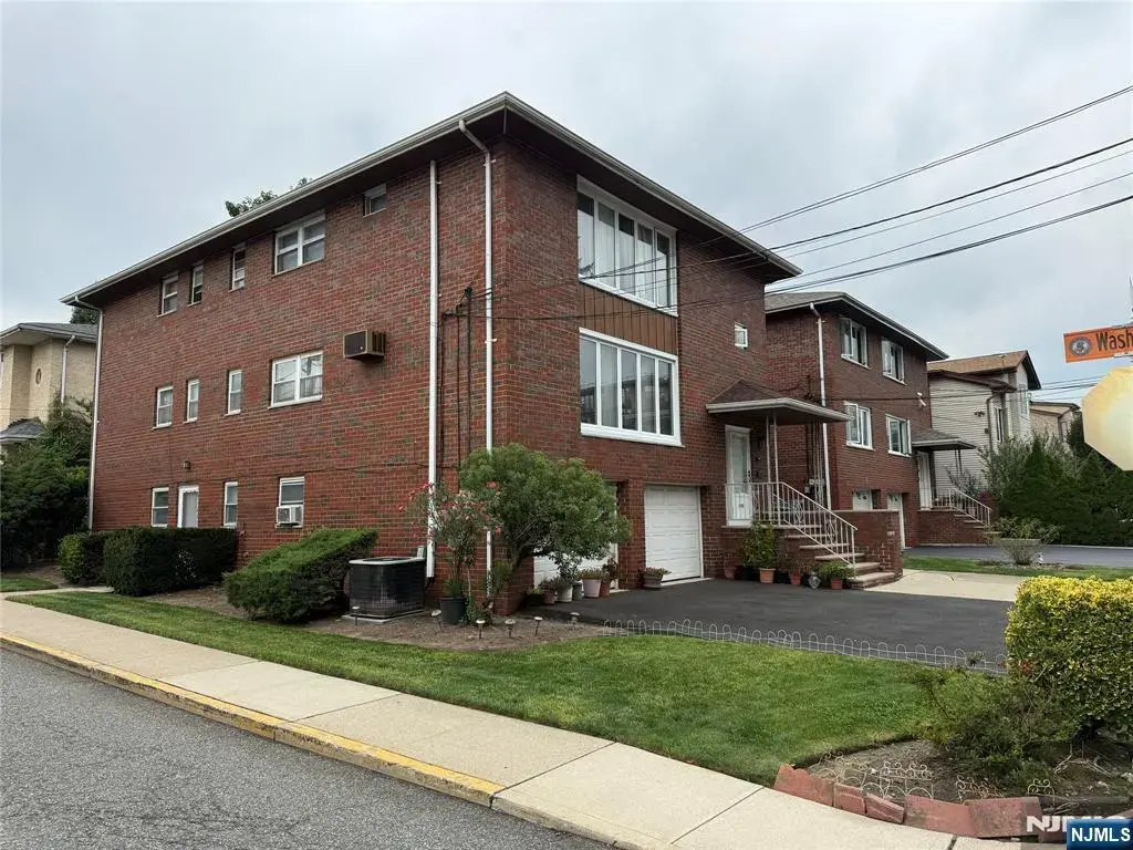 2457 8th Street, Fort Lee