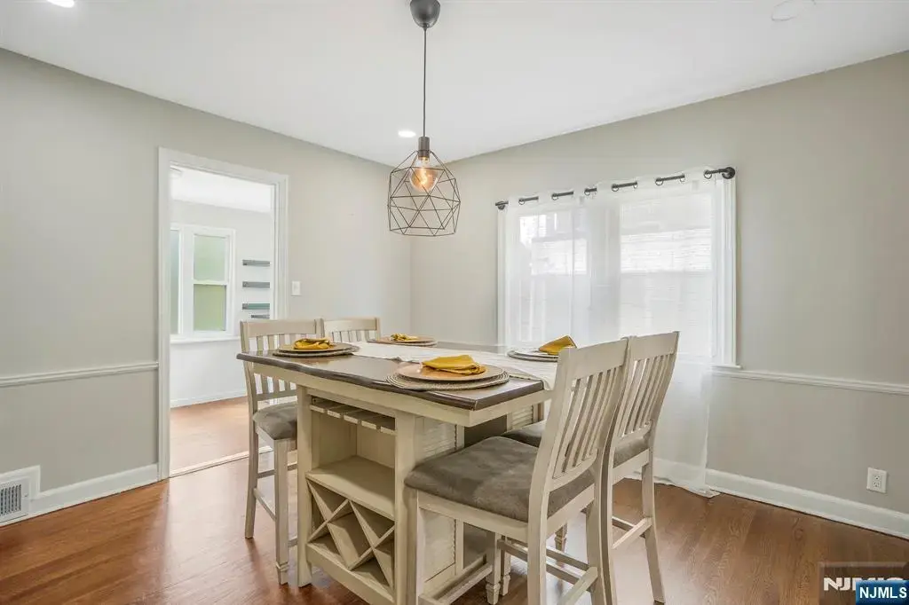 16 Pleasant, Belleville