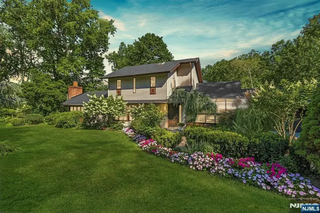 343 Sunset Road, Pequannock Township