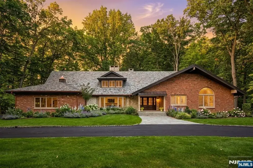 17 Deerhill Drive, Ho-Ho-Kus