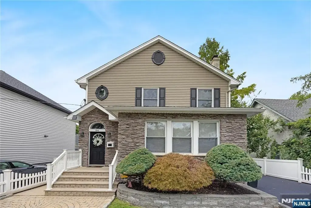 84 Vanderburgh Avenue, Rutherford